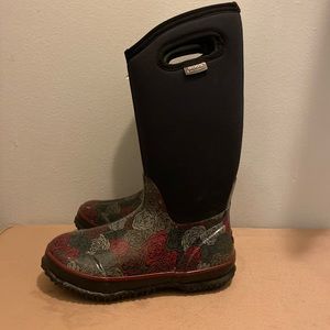 Size women’s 6 BOGS